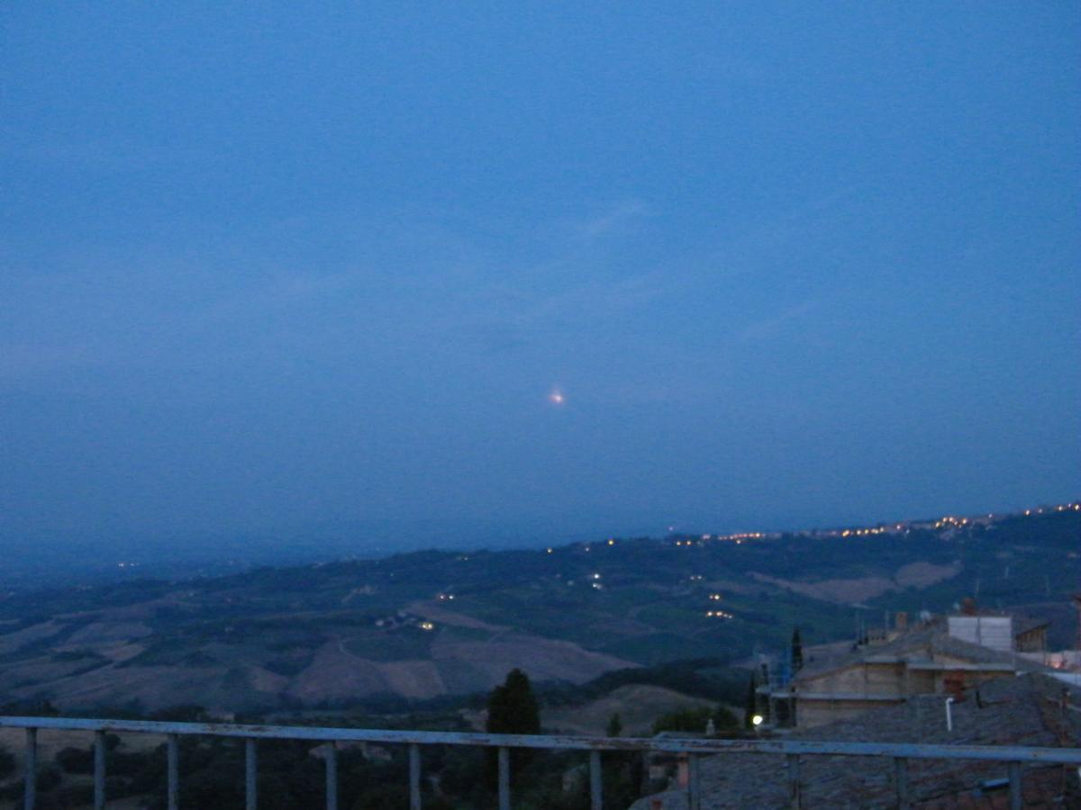 B&B Il Glicine Montefollonico Exteriör bild