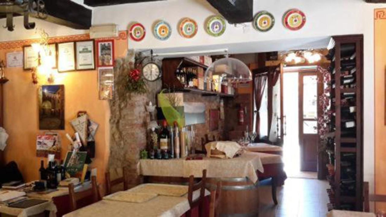 B&B Il Glicine Montefollonico Exteriör bild